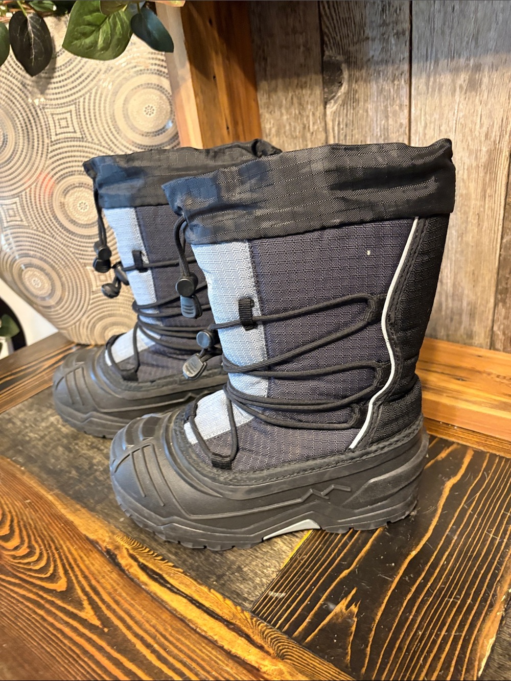 Baffin Kids Black and Gray Insulated Winter Boots